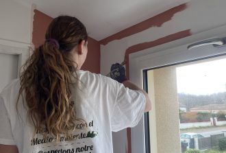 La Gamme Colorée Applicateur Béton Ciré Enduit ciré Façades Façadier Imperméabilisation Nettoyage Papier peint Parqueteur Peintre Peintre d'extérieur Peintre d'intérieur Peintre en décor Peinture à effet Peinture métallisée Pose Protection à base de résine Ravalement Stucco Toile de verre Traitement humidité