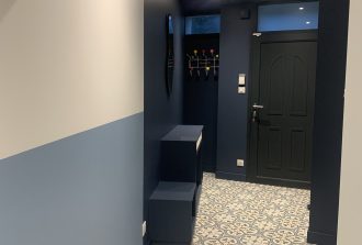 La Gamme Colorée Applicateur Béton Ciré Enduit ciré Façades Façadier Imperméabilisation Nettoyage Papier peint Parqueteur Peintre Peintre d'extérieur Peintre d'intérieur Peintre en décor Peinture à effet Peinture métallisée Pose Protection à base de résine Ravalement Stucco Toile de verre Traitement humidité