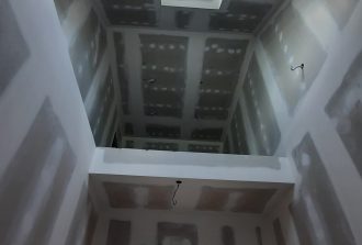 Couleurs Distinction Enduit ciré Façades Façadier Imperméabilisation Nettoyage Papier peint Peintre Peintre d'extérieur Peintre d'intérieur Peintre en décor Peinture à effet Peinture métallisée Protection à base de résine Ravalement Stucco Toile de verre Traitement des boiseries Traitement humidité