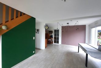 Couleurs Distinction Enduit ciré Façades Façadier Imperméabilisation Nettoyage Papier peint Peintre Peintre d'extérieur Peintre d'intérieur Peintre en décor Peinture à effet Peinture métallisée Protection à base de résine Ravalement Stucco Toile de verre Traitement des boiseries Traitement humidité