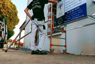 Décor Nature Création Enseigniste Façades Façadier Imperméabilisation Nettoyage Papier peint Peintre Peintre d'extérieur Peintre d'intérieur Peintre en décor Peintre en lettres Peinture à effet Peinture métallisée Protection à base de résine Ravalement Stucco Toile de verre Traitement des boiseries Traitement humidité