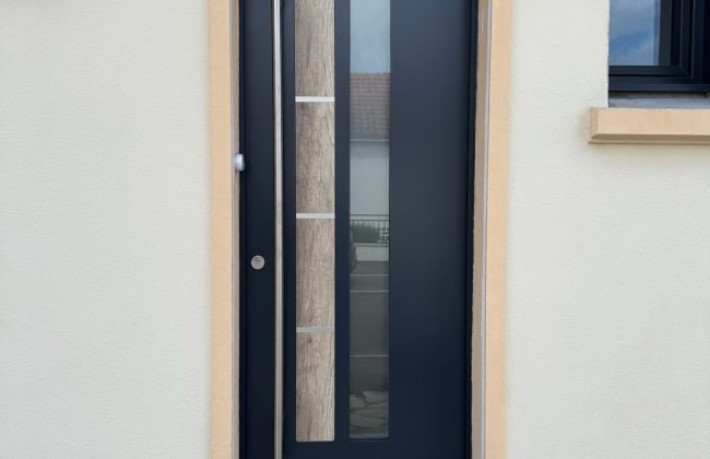 Dernières réalisations de menuiserie extérieure : la pose d’une porte d’entrée BEL’M 🪻 Fenêtrier Installateur de pergola et store Menuisier Storiste