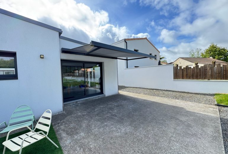 Découvrez notre dernière pose✨🌿 Fenêtrier Installateur de pergola et store Menuisier Storiste