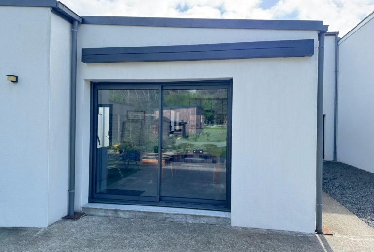 Découvrez notre dernière pose✨🌿 Fenêtrier Installateur de pergola et store Menuisier Storiste