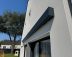 Une protection solaire grand format pour un confort optimal en terrasse☀️🥽🌴 Concepteur de pergola et store Fenêtrier Menuisier Storiste