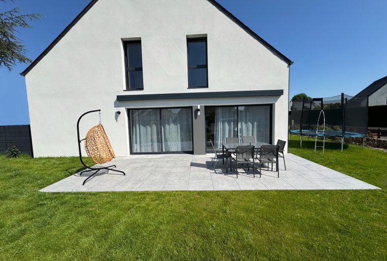 Une protection solaire grand format pour un confort optimal en terrasse☀️🥽🌴 Fenêtrier Installateur de pergola et store Menuisier Storiste