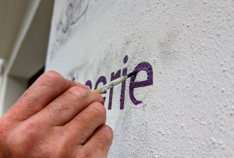 Décor Nature Création Enseigniste Façades Façadier Imperméabilisation Nettoyage Papier peint Peintre Peintre d'extérieur Peintre d'intérieur Peintre en décor Peintre en lettres Peinture à effet Peinture métallisée Protection à base de résine Ravalement Stucco Toile de verre Traitement des boiseries Traitement humidité