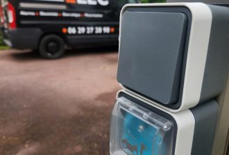 Électricien pour l'exterieur Saint Philbert de Grand Lieu prise extérieur