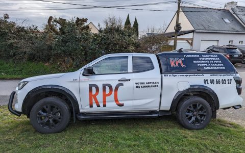 camion de plombiers chauffagistes SARL RPC à Saint-Nazaire