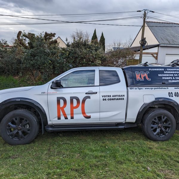 camion de plombiers chauffagistes SARL RPC à Saint-Nazaire