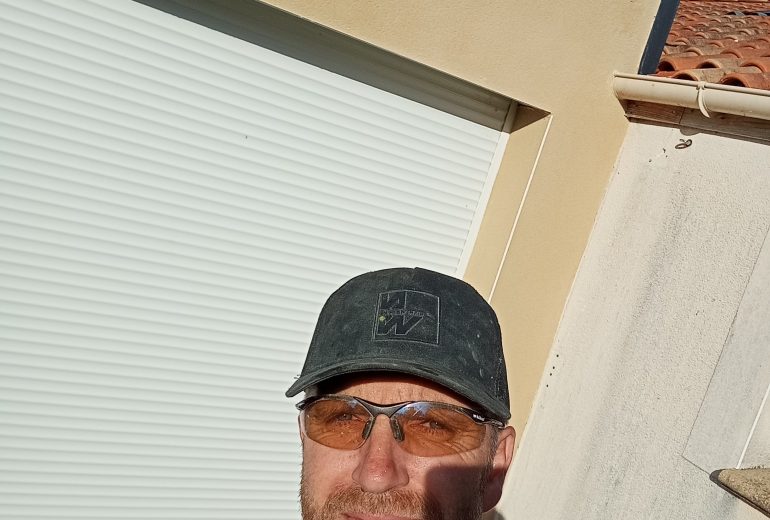 Extension plus enduits réalisés et presque terminés Démolisseur Maçon