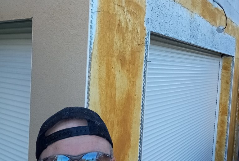 Extension plus enduits réalisés et presque terminés Démolisseur Maçon