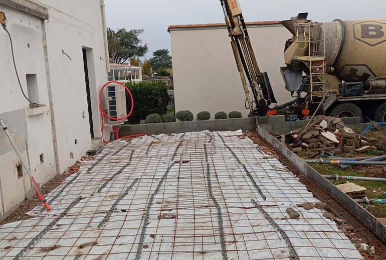 Aujourd'hui coulage béton dalle et terrasse Démolisseur Maçon
