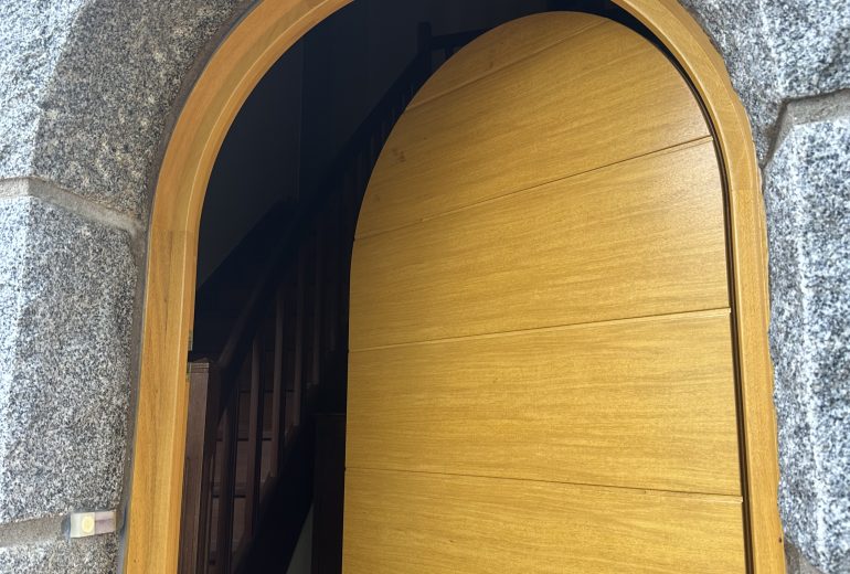 🚪 Nouvelle réalisation Fenêtrier Installateur de pergola et store Installateur de portails et portes de garage Menuisier Réparateur de portails et portes de garage Réparateur de volets Storiste