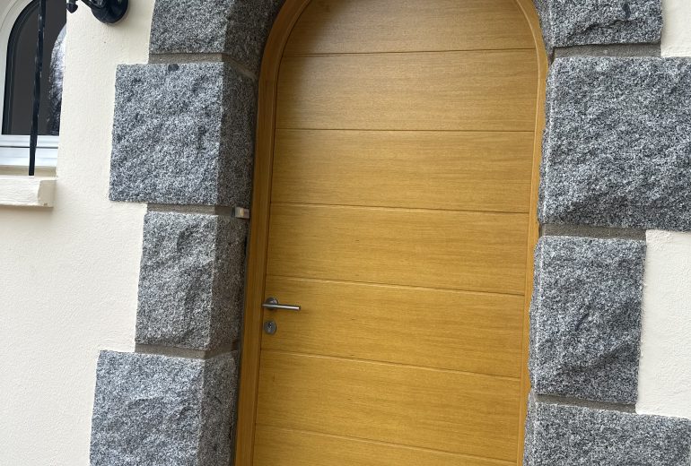 🚪 Nouvelle réalisation Fenêtrier Installateur de pergola et store Installateur de portails et portes de garage Menuisier Réparateur de portails et portes de garage Réparateur de volets Storiste