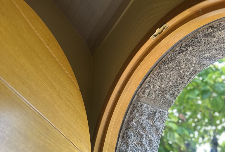 🚪 Nouvelle réalisation Fenêtrier Installateur de pergola et store Installateur de portails et portes de garage Menuisier Réparateur de portails et portes de garage Réparateur de volets Storiste