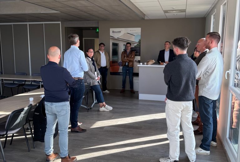 Notre visite usine Bouvet Fenêtrier Installateur de pergola et store Installateur de portails et portes de garage Menuisier Réparateur de portails et portes de garage Réparateur de volets Storiste