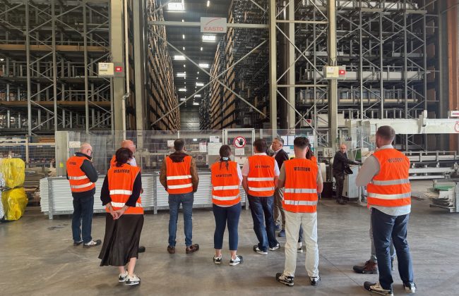 Notre visite usine Bouvet Fenêtrier Installateur de pergola et store Installateur de portails et portes de garage Menuisier Réparateur de portails et portes de garage Réparateur de volets Storiste