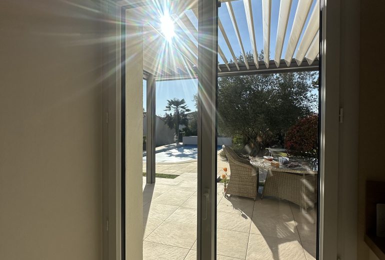 Découvrez notre toute dernière réalisation signée Bournigal ! Fenêtrier Installateur de pergola et store Installateur de portails et portes de garage Menuisier Réparateur de portails et portes de garage Réparateur de volets Storiste