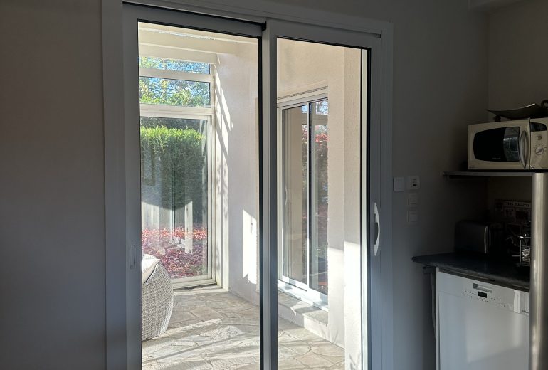 Découvrez notre nouvelle réalisation en menuiserie aluminium 🪟 Fenêtrier Installateur de pergola et store Installateur de portails et portes de garage Menuisier Réparateur de portails et portes de garage Réparateur de volets Storiste