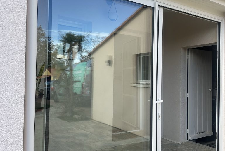 Découvrez notre nouvelle réalisation en menuiserie aluminium 🪟 Fenêtrier Installateur de pergola et store Installateur de portails et portes de garage Menuisier Réparateur de portails et portes de garage Réparateur de volets Storiste