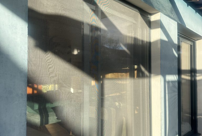 Découvrez notre dernière réalisation, une pose de moustiquaire 🦟 Fenêtrier Installateur de pergola et store Installateur de portails et portes de garage Menuisier Réparateur de portails et portes de garage Réparateur de volets Storiste