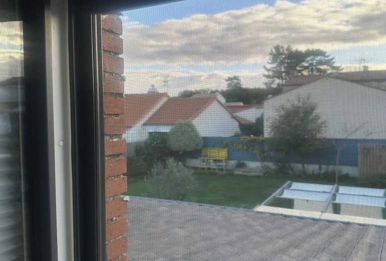 Découvrez notre dernière réalisation, une pose de moustiquaire 🦟 Fenêtrier Installateur de pergola et store Installateur de portails et portes de garage Menuisier Réparateur de portails et portes de garage Réparateur de volets Storiste