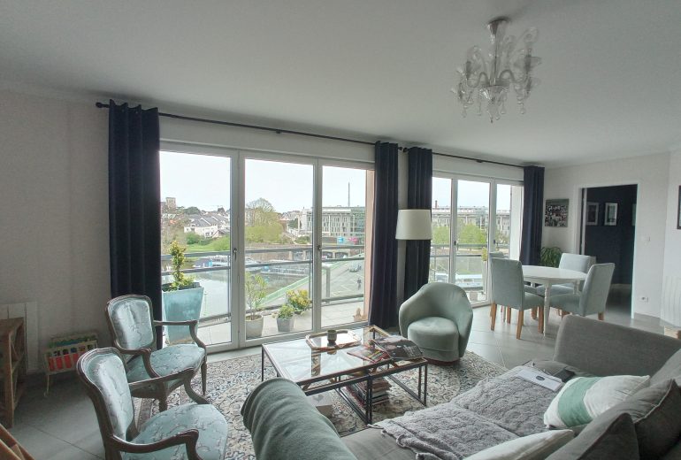 Hivers - Printemps - Eté 2025 Couturier Décorateur de meubles Tapissier Décorateur