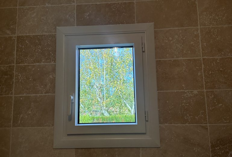 Découvrez notre nouvelle réalisation en menuiserie aluminium 🪟 Fenêtrier Installateur de pergola et store Installateur de portails et portes de garage Menuisier Réparateur de portails et portes de garage Réparateur de volets Storiste