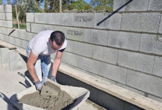 Langlais Maçonnerie Dalle de béton Fondation maison Maçon Murs Pose d'enduit Terrasse