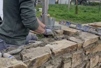 Langlais Maçonnerie Dalle de béton Fondation maison Maçon Murs Pose d'enduit Terrasse