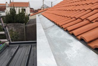 Toiture rénovée en tuile par Ed Ouest Couverture Nantes en Loire-Atlantique
