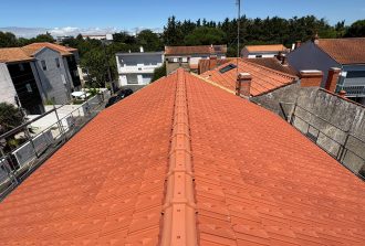 Toiture rénovée en tuile par Ed Ouest Couverture Nantes en Loire-Atlantique