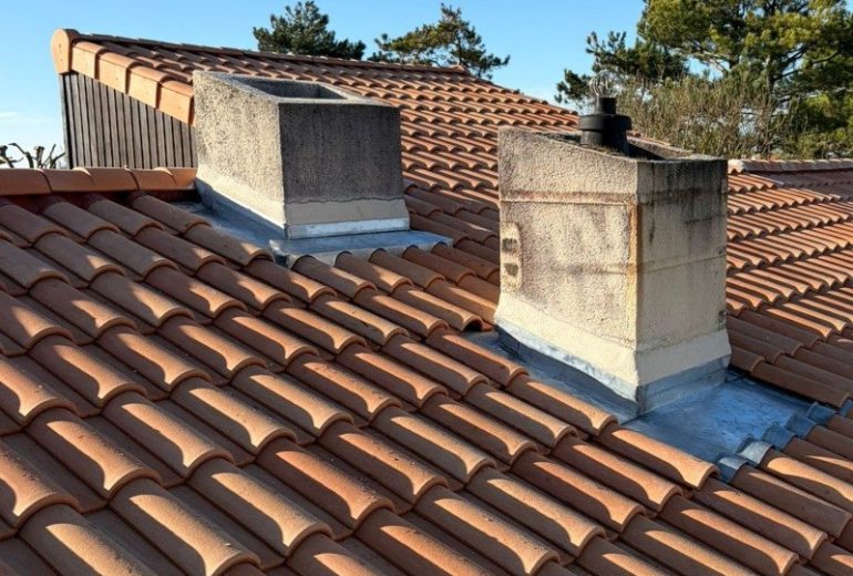 Réfection de toiture en tuiles en Loire-Atlantique Couvreur Étancheur Poseur de gouttière Zingueur