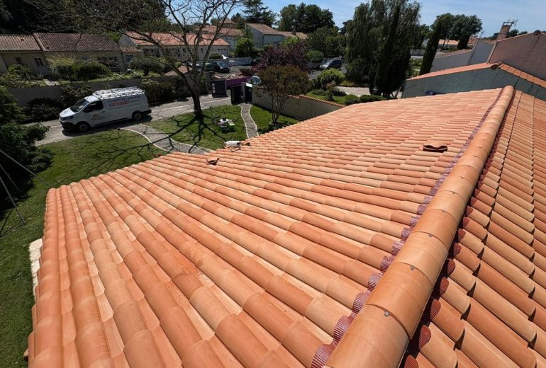 Réparation toiture en Loire-Atlantique : un chantier qui redonne de l'énergie Couvreur Étancheur Poseur de gouttière Zingueur