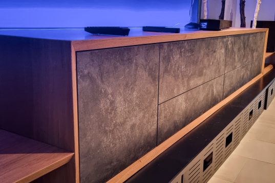 Atelier Jonath Nantes Agenceur Combles Espace professionnel Fabricant de mobilier Fabrication Menuisier Mobilier Parqueteur Parquets Portes Pose Pose Poseur de cuisine Rangement Salons et expositions Terrasses Volets