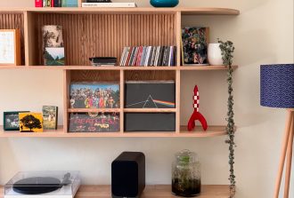 Mr Oak Agenceur Combles Création Ebéniste Escaliers Espace professionnel Fabricant de mobilier Fabrication Menuisier Mobilier Rangement Salons et expositions