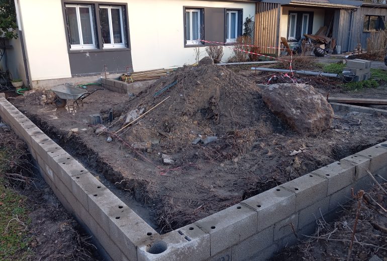 Préparation d'une dalle pour une extension de maison de 55m2 Démolisseur Maçon