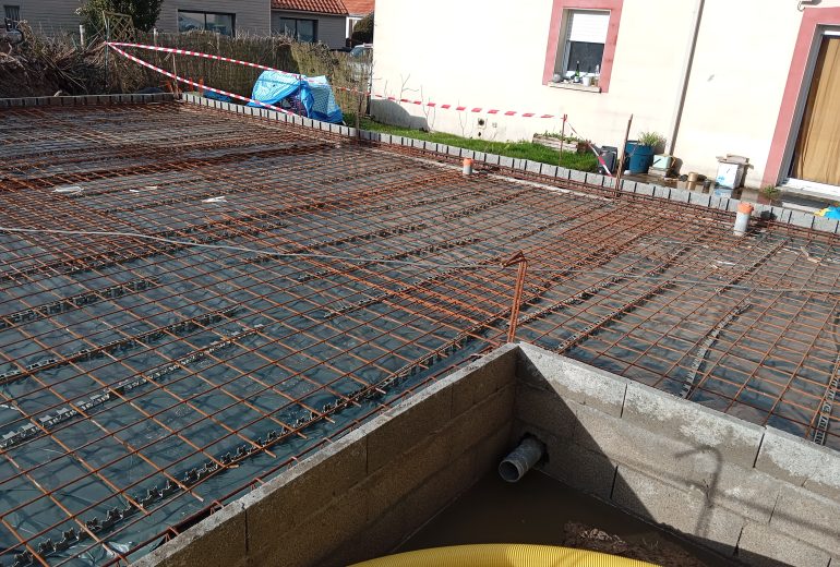 Préparation d'une dalle pour une extension de maison de 55m2 Démolisseur Maçon