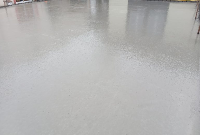 Préparation d'une dalle pour une extension de maison de 55m2 Démolisseur Maçon