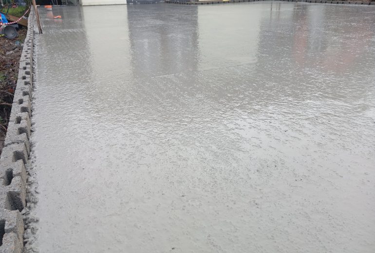 Préparation d'une dalle pour une extension de maison de 55m2 Démolisseur Maçon