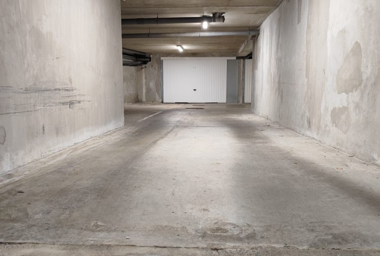 Relamping garage sous terrain d'immeuble Électricien Réparateur de volets
