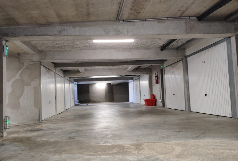 Relamping garage sous terrain d'immeuble Électricien Réparateur de volets