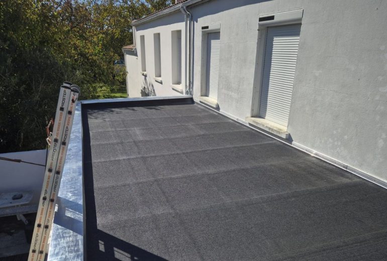 Reprise complète d'une étanchéité toit terrasse à Nantes Couvreur Étancheur Poseur de gouttière Zingueur