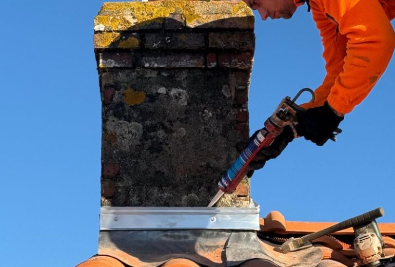 Inspection toiture : le bon réflexe à prendre au printemps Couvreur Étancheur Poseur de gouttière Zingueur