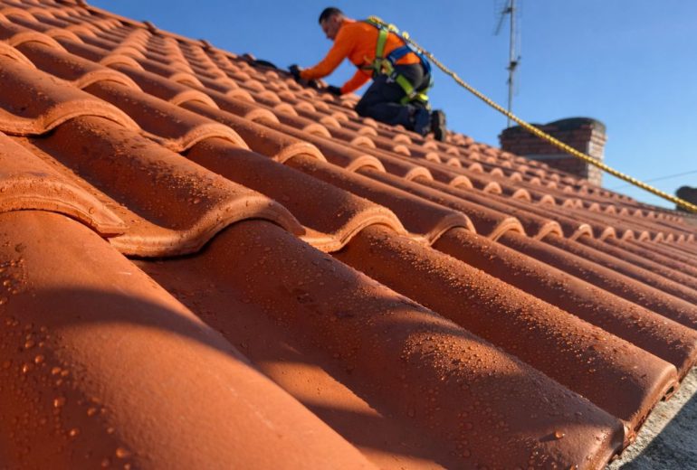 Inspection toiture : le bon réflexe à prendre au printemps Couvreur Étancheur Poseur de gouttière Zingueur