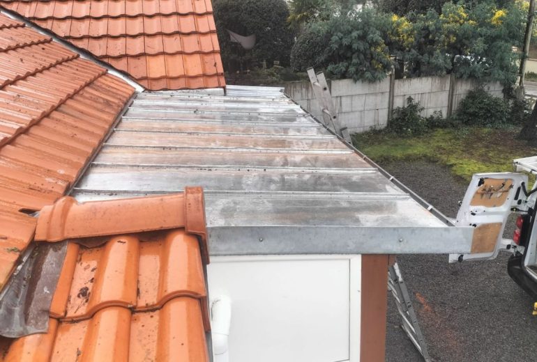 Fuite toiture Loire-Atlantique Couvreur Étancheur Poseur de gouttière Zingueur