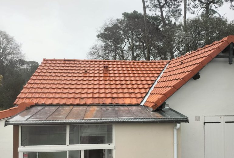 Fuite toiture Loire-Atlantique Couvreur Étancheur Poseur de gouttière Zingueur