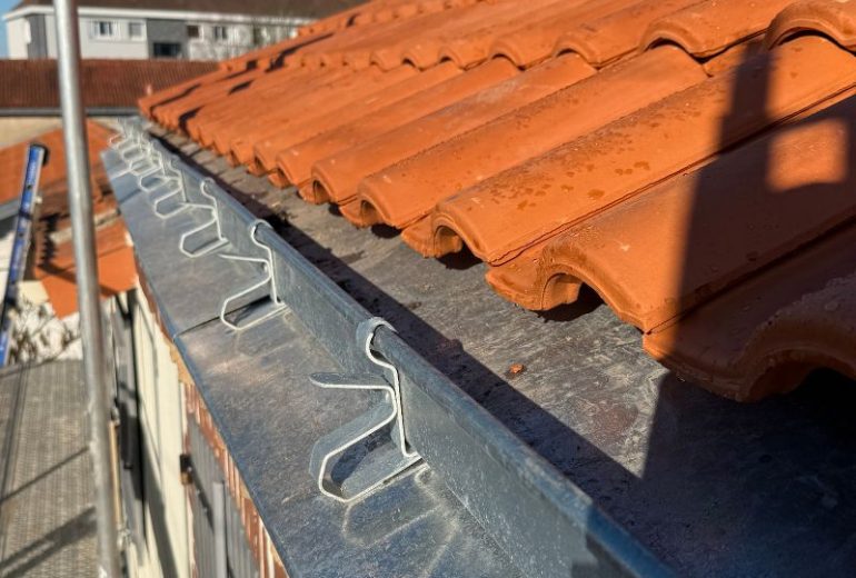 Inspection toiture : le bon réflexe à prendre au printemps Couvreur Étancheur Poseur de gouttière Zingueur