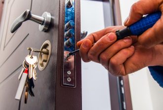 serrurier urgence à rennes en intervention rapide pour ouverture de porte et dépannage serrurerie